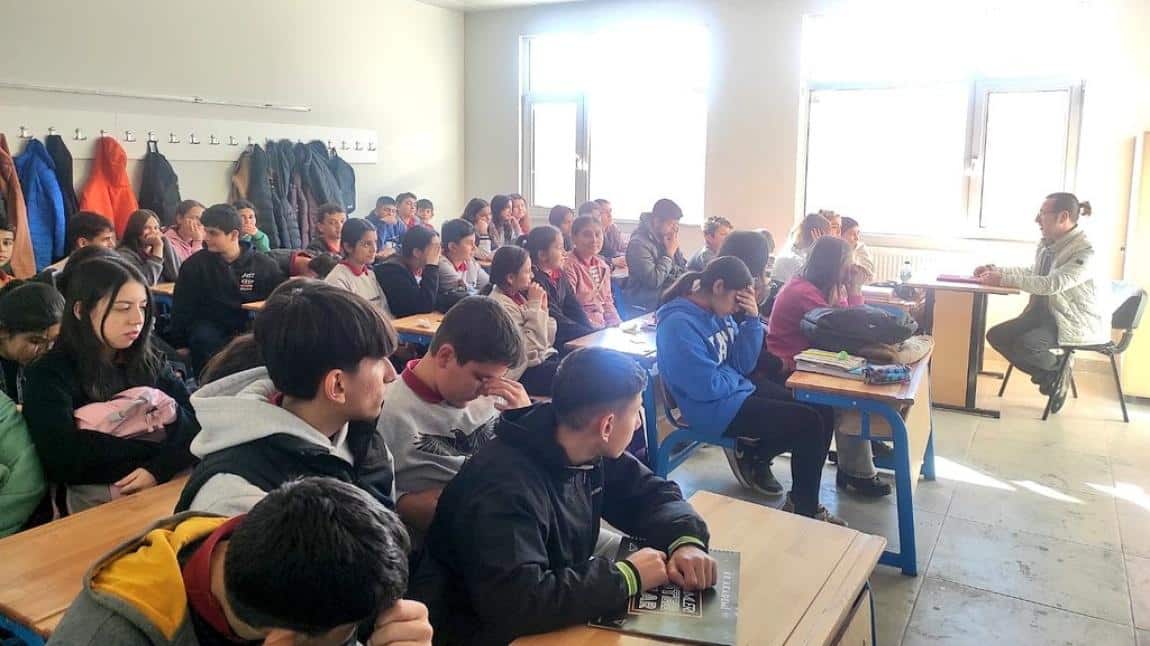 Öğrencilerimize Eczacılık Mesleğini Tanıttık