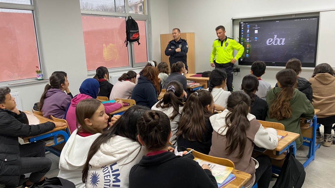 Öğrencilerimize Polislik Mesleğini Tanıttık 